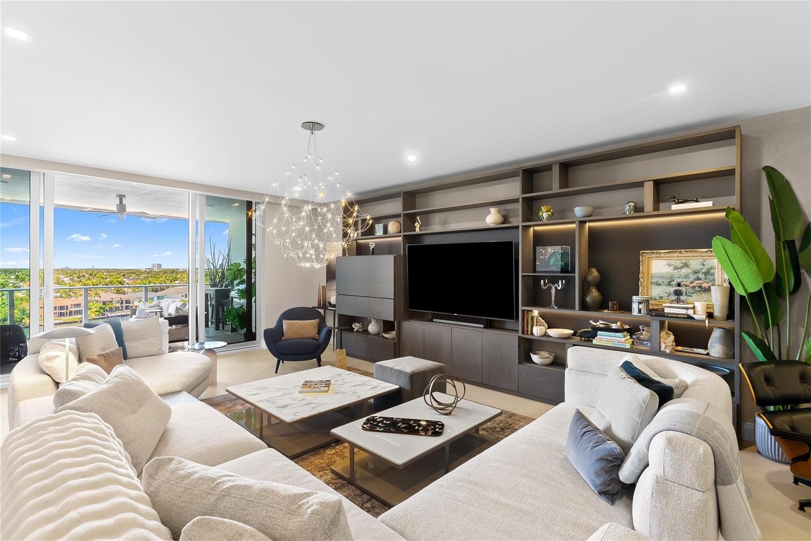 435 Bayshore Drive 702 photo 2