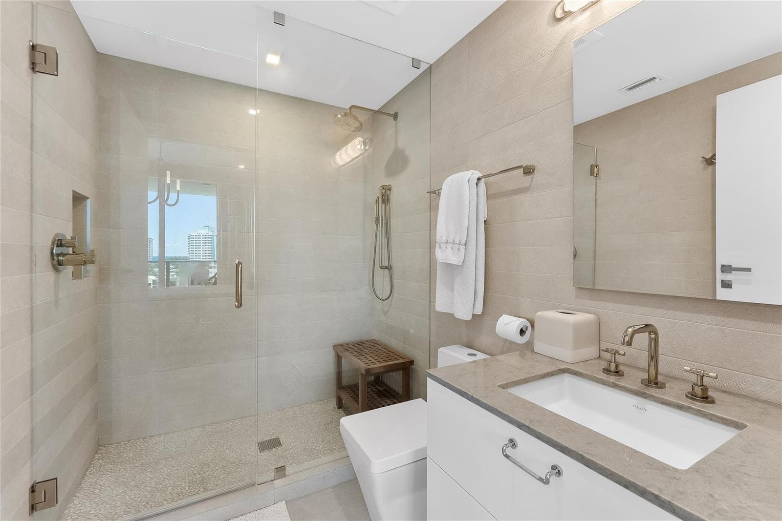 435 Bayshore Drive 702 photo 18