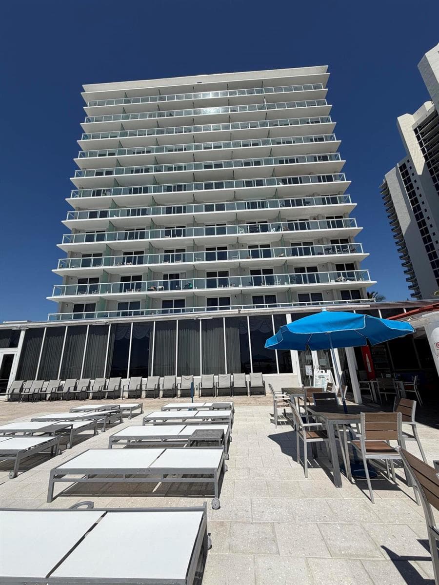 19201 Collins Avenue photo 1