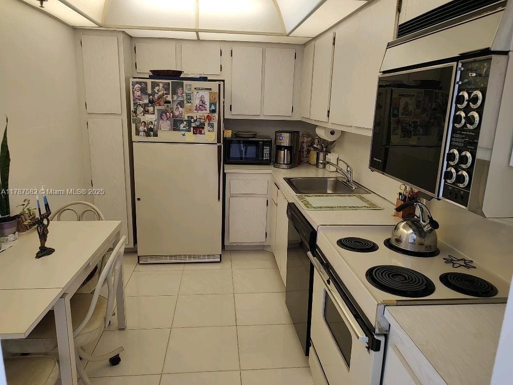 20515 E Country Club Dr 646 photo 3