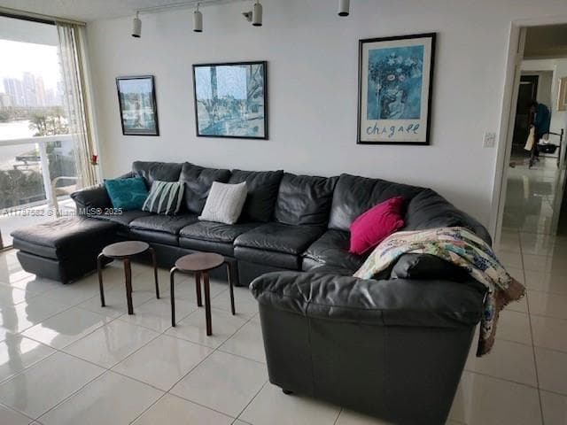 20515 E Country Club Dr 646 photo 5