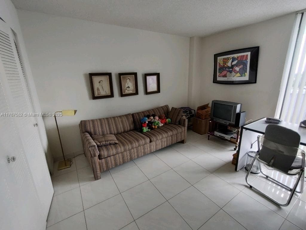 20515 E Country Club Dr 646 photo 4