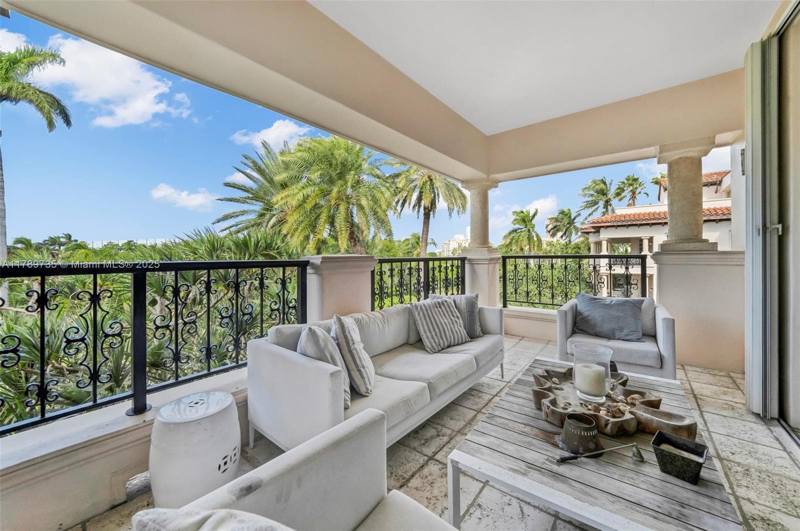 19237 Fisher Island Dr 19237 photo 16