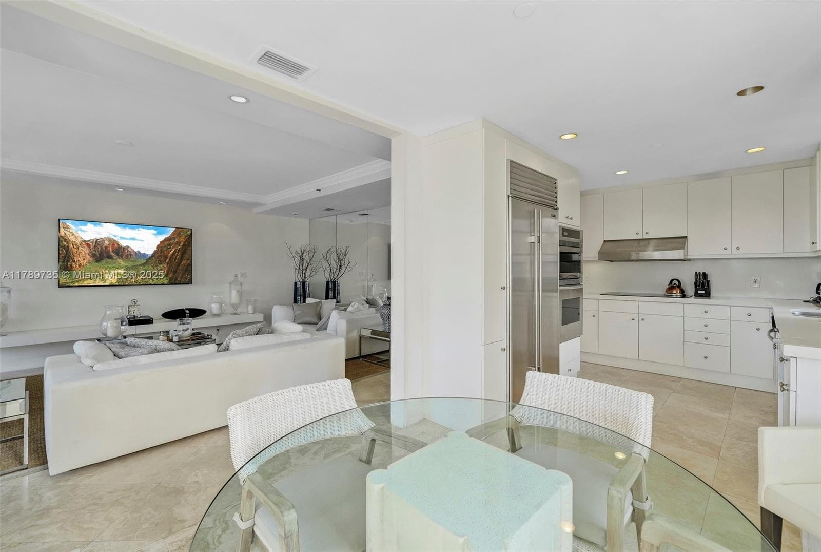 19237 Fisher Island Dr 19237 photo 12