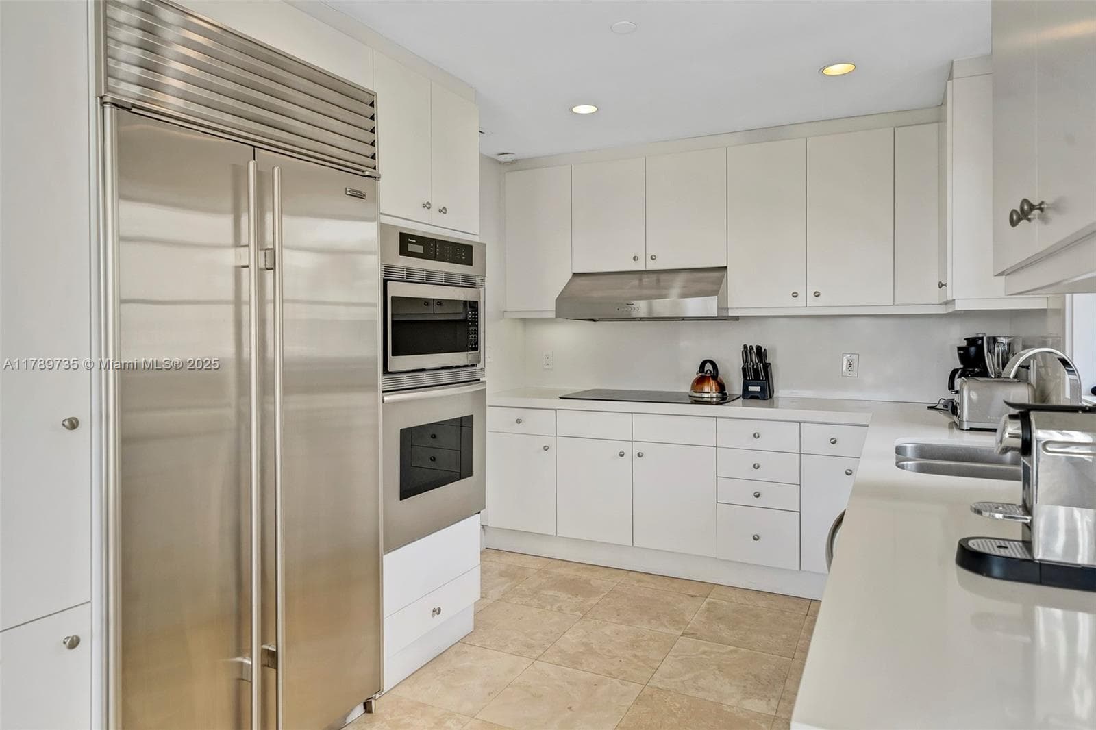 19237 Fisher Island Dr 19237 photo 11