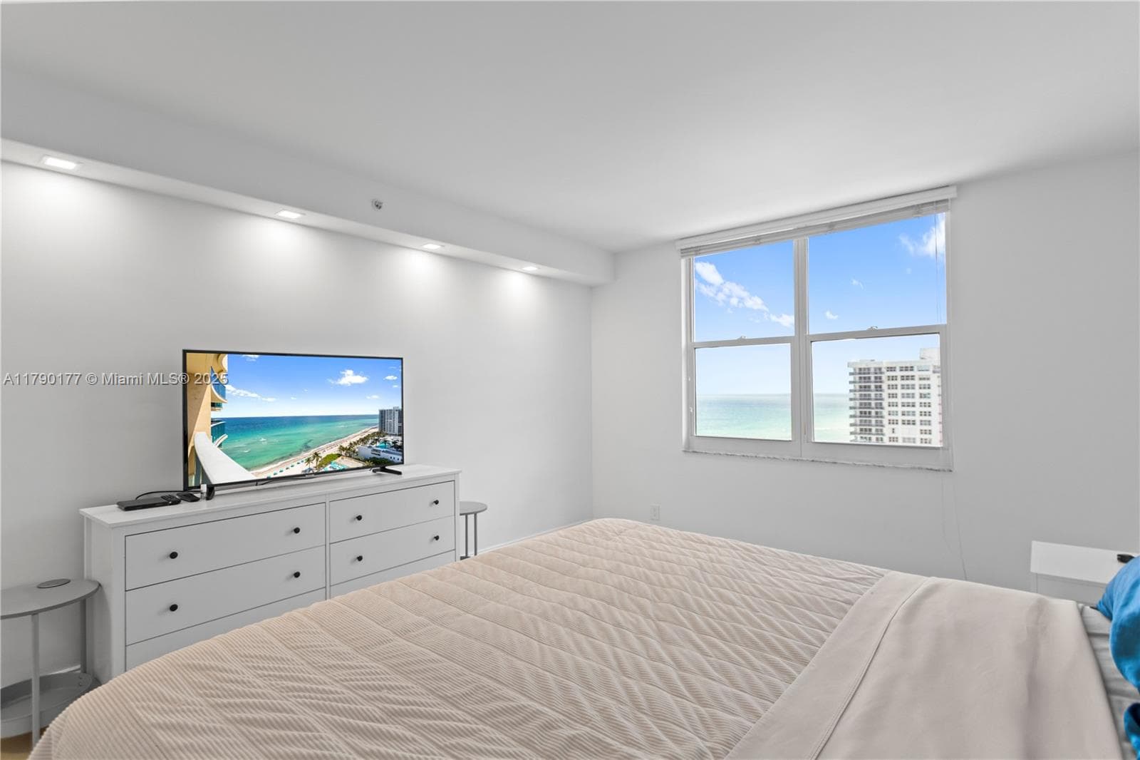 2501 Ocean Dr 1614 photo 16