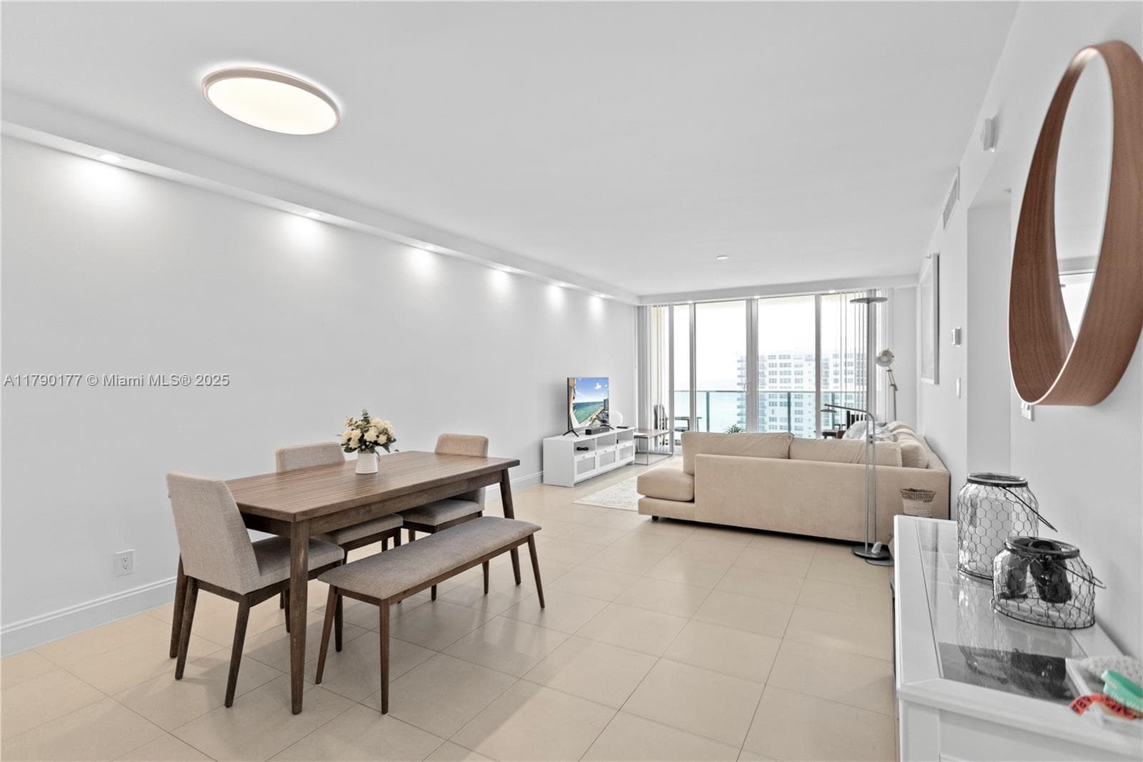 2501 Ocean Dr 1614 photo 11