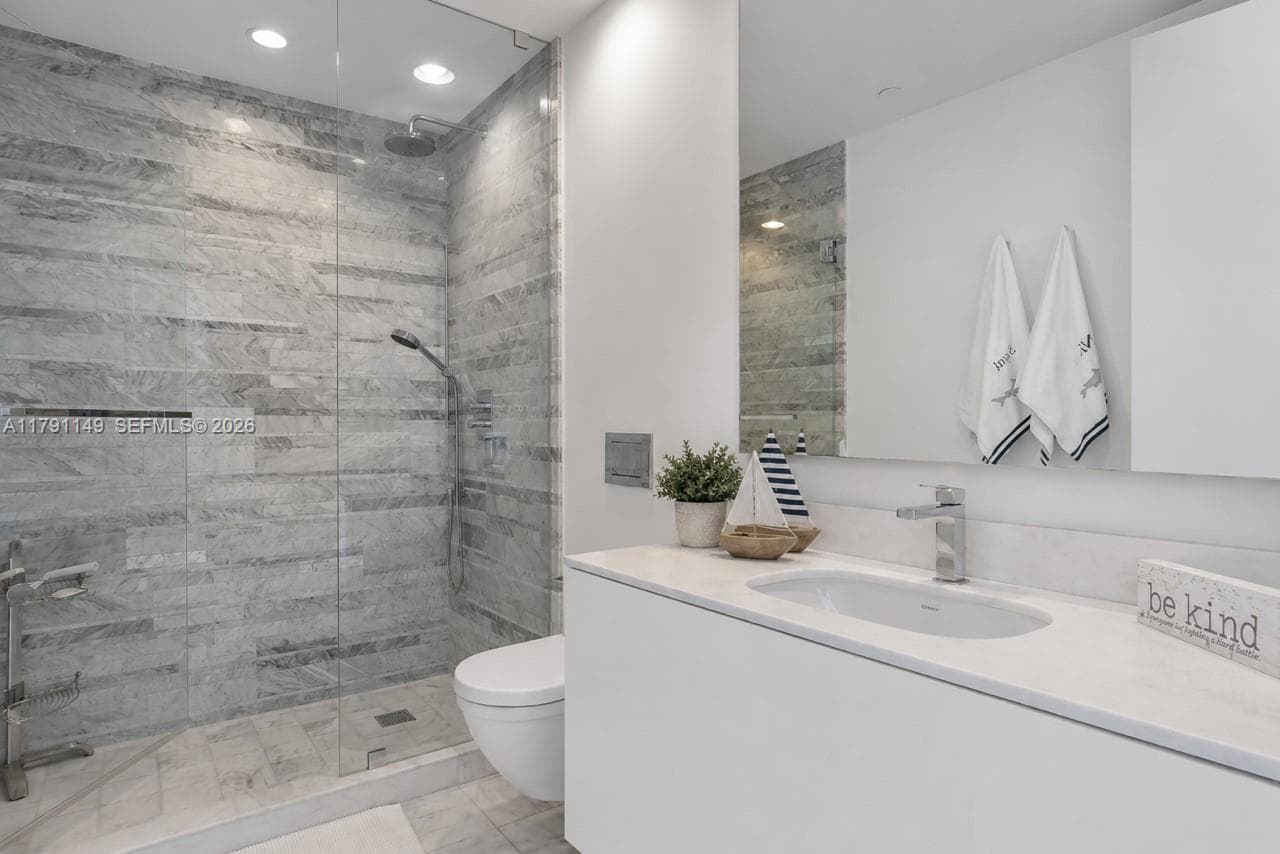 10201 Collins Ave 605 photo 25