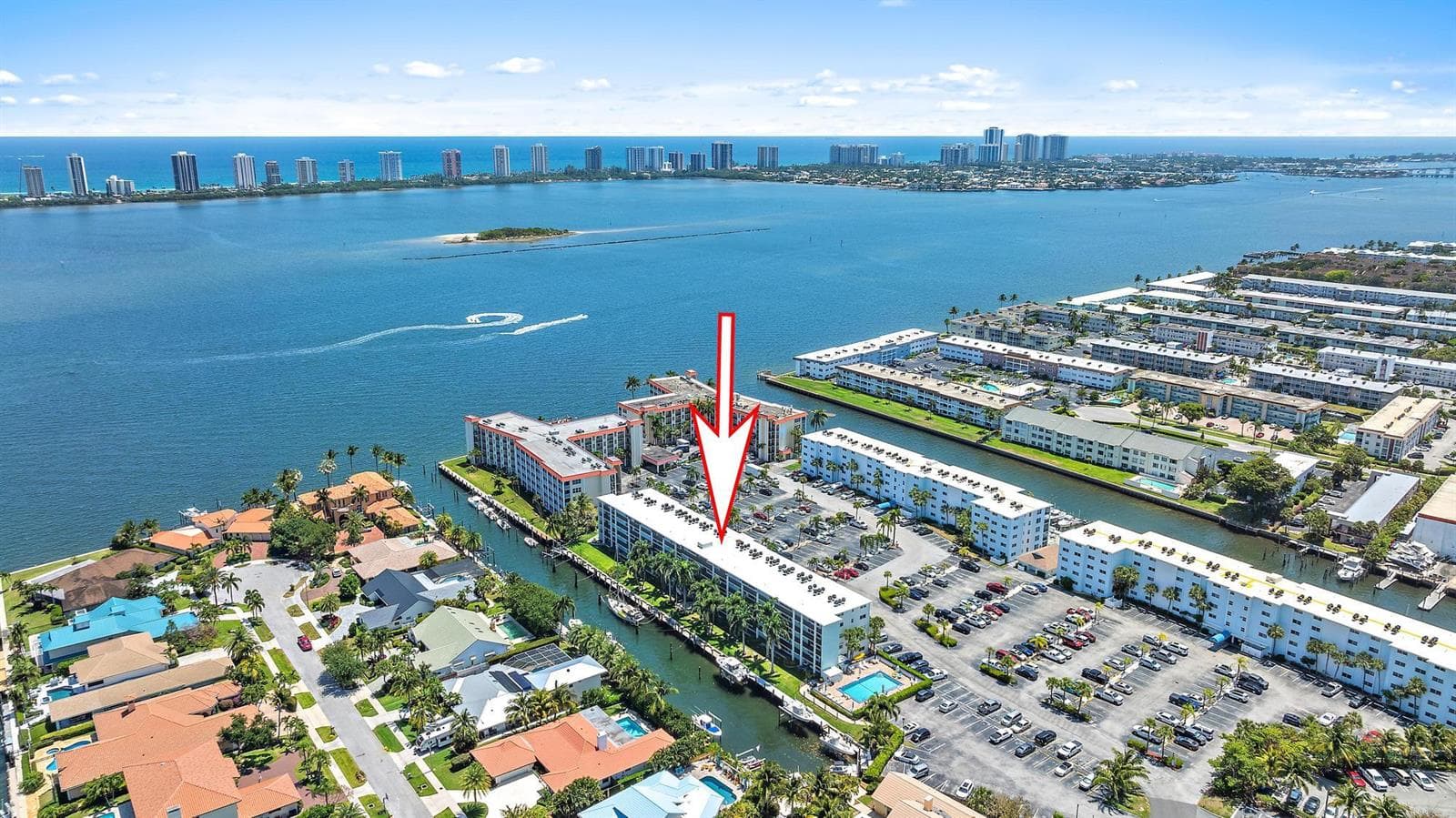 109 Paradise Harbour Boulevard 307 photo 2