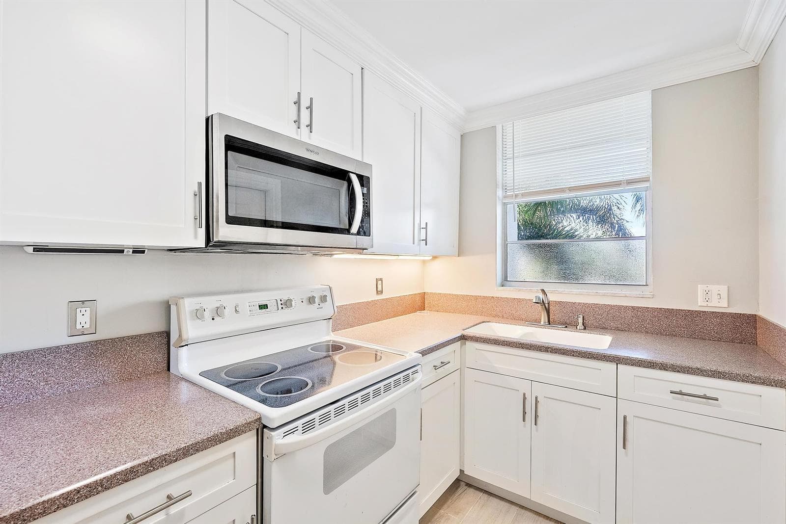 109 Paradise Harbour Boulevard 307 photo 6