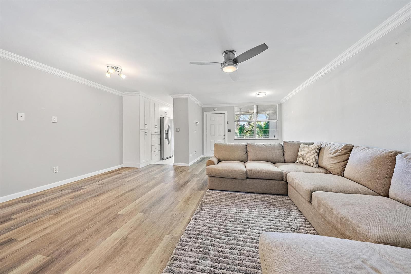 109 Paradise Harbour Boulevard 307 photo 1