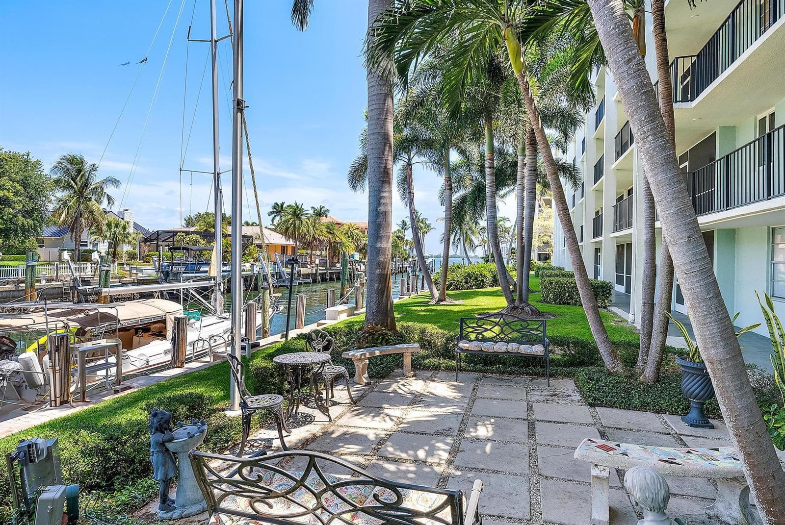 109 Paradise Harbour Boulevard 307 photo 18