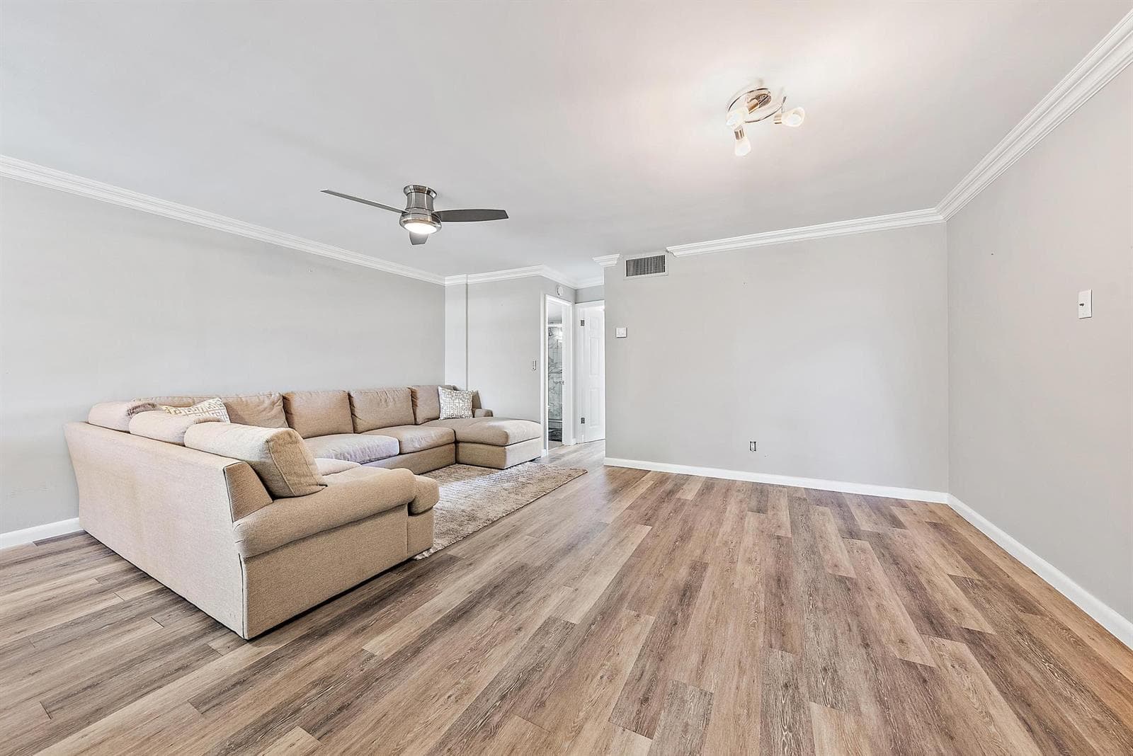 109 Paradise Harbour Boulevard 307 photo 11