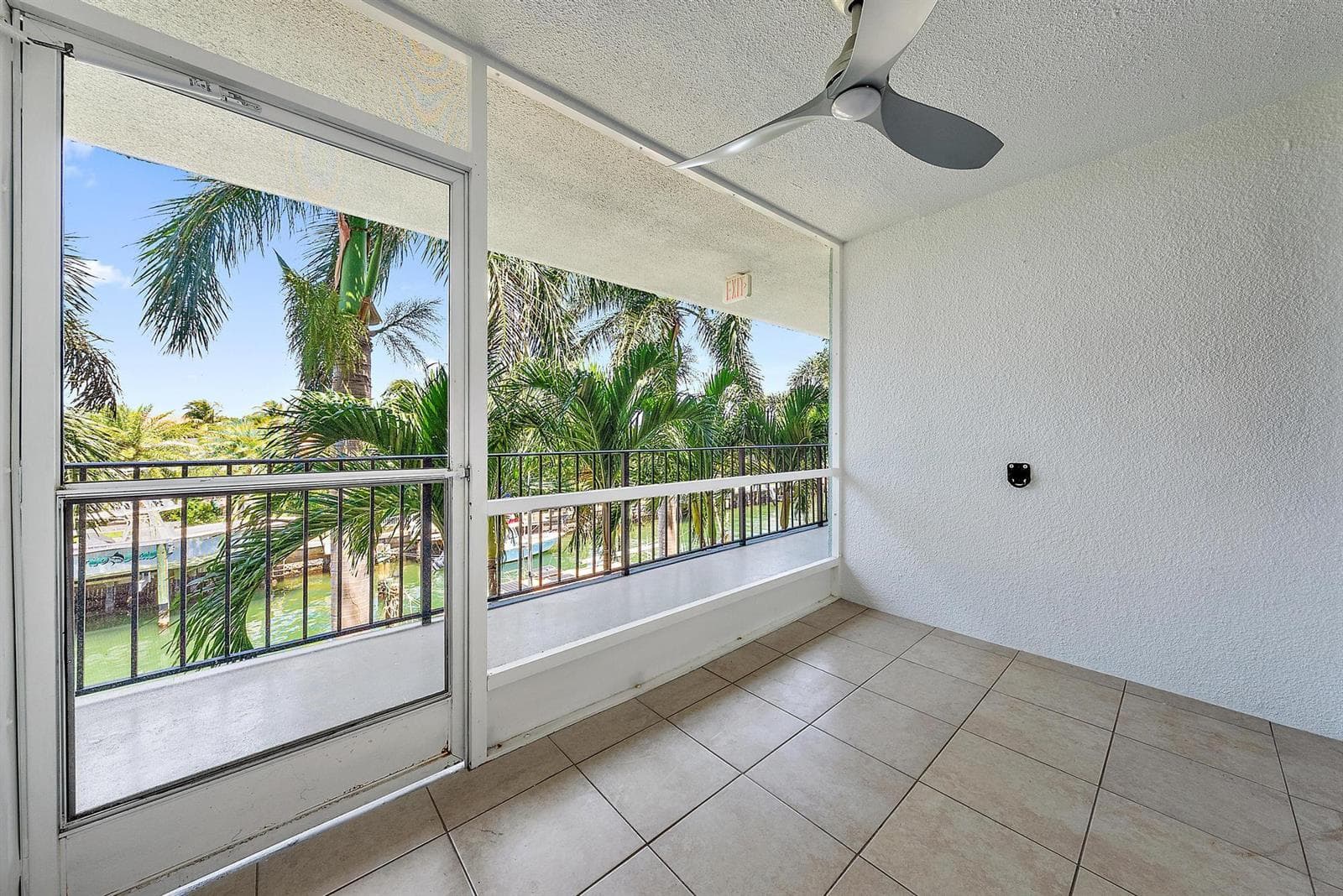 109 Paradise Harbour Boulevard 307 photo 4