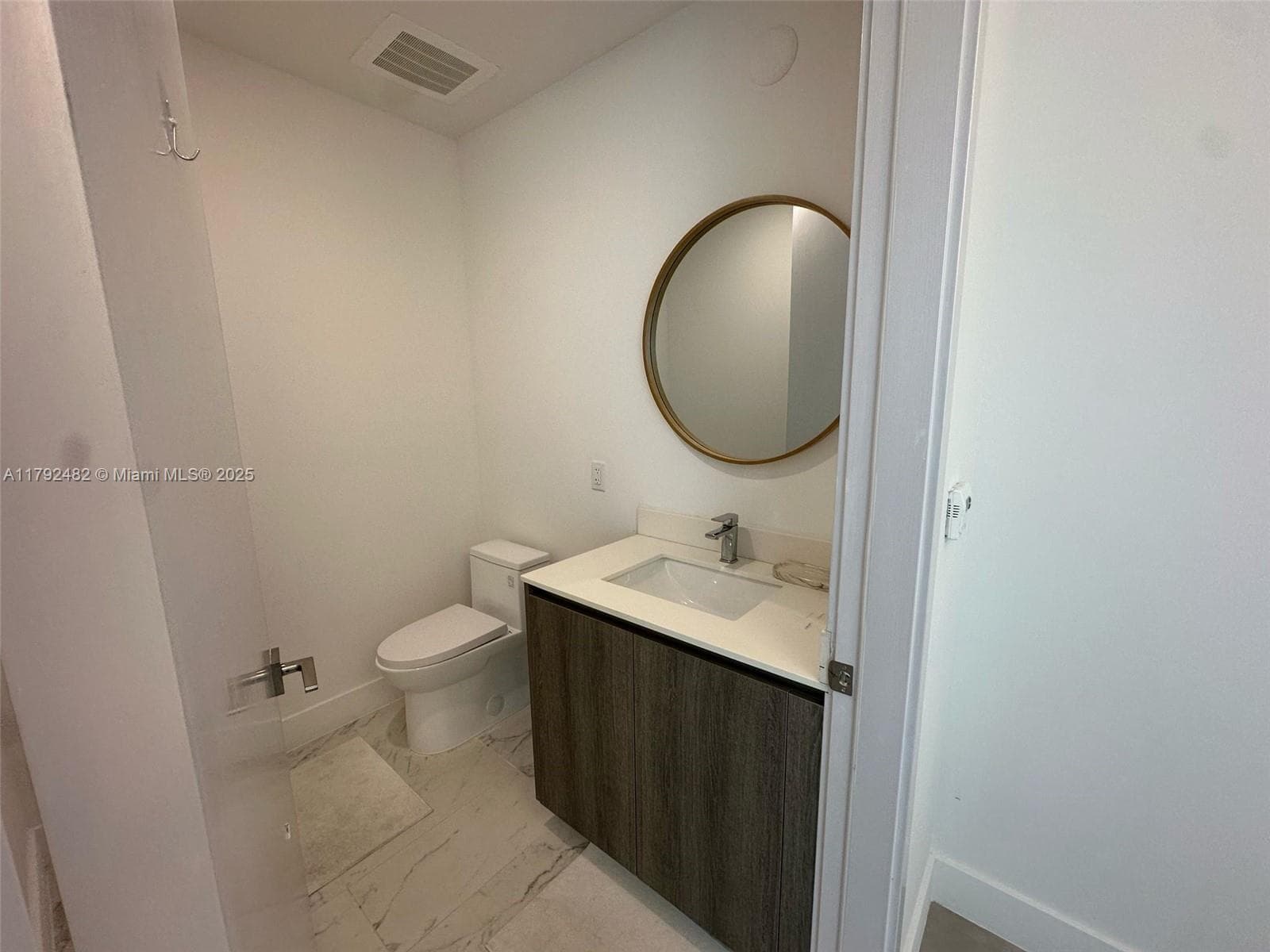 17550 Collins Ave 902 photo 23