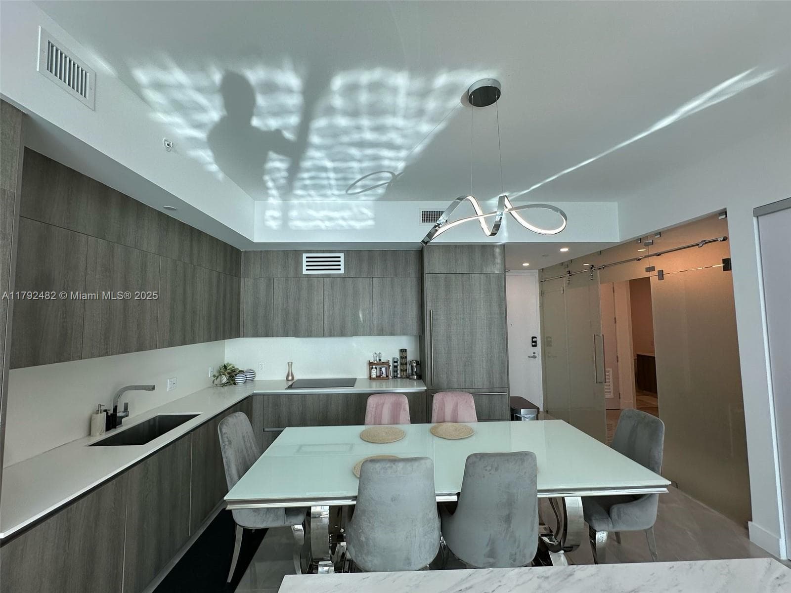 17550 Collins Ave 902 photo 2