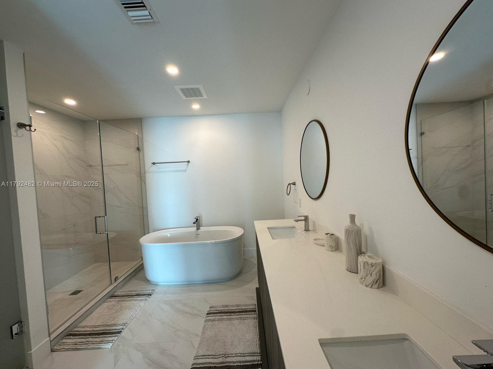 17550 Collins Ave 902 photo 13