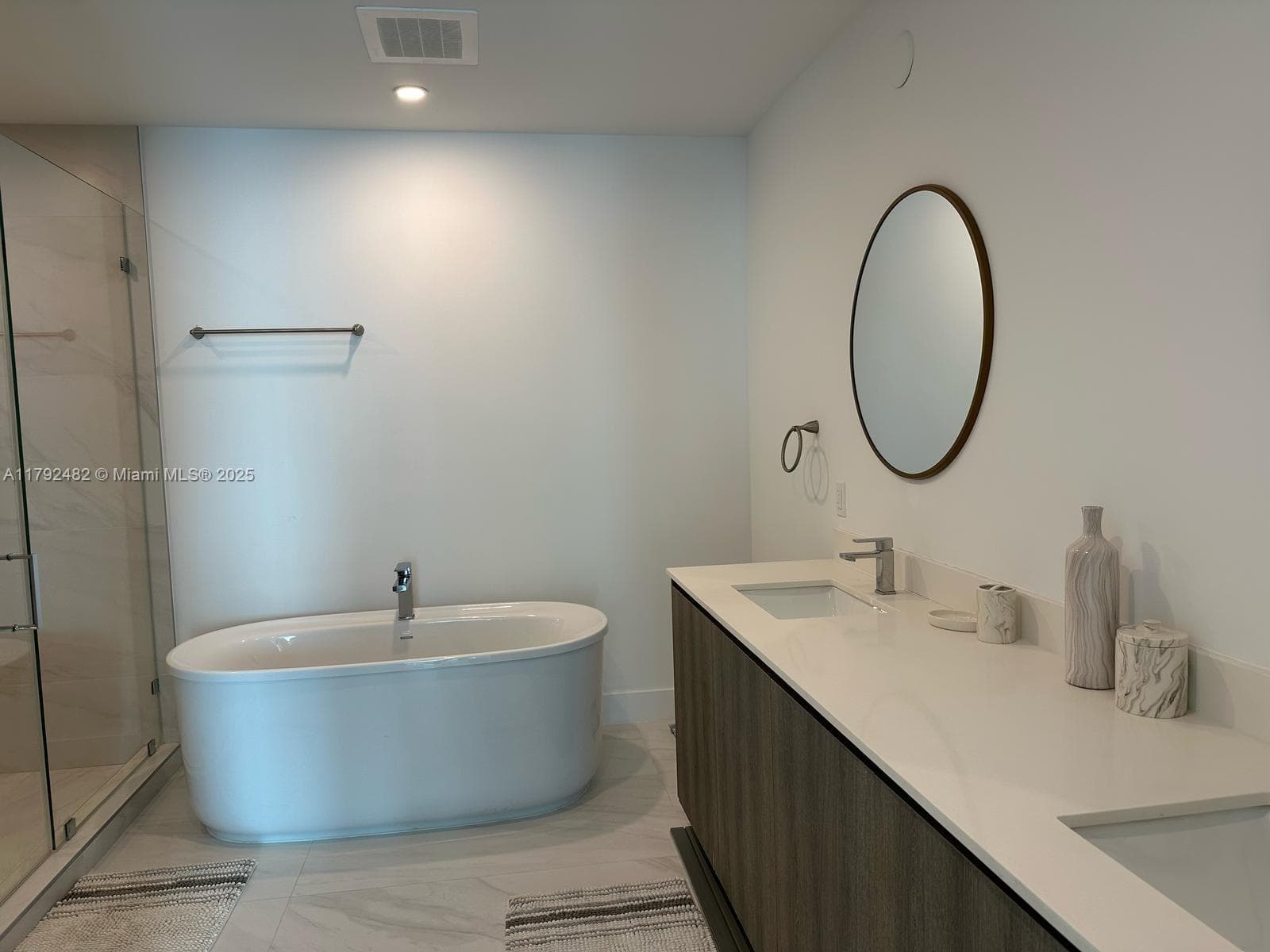 17550 Collins Ave 902 photo 12