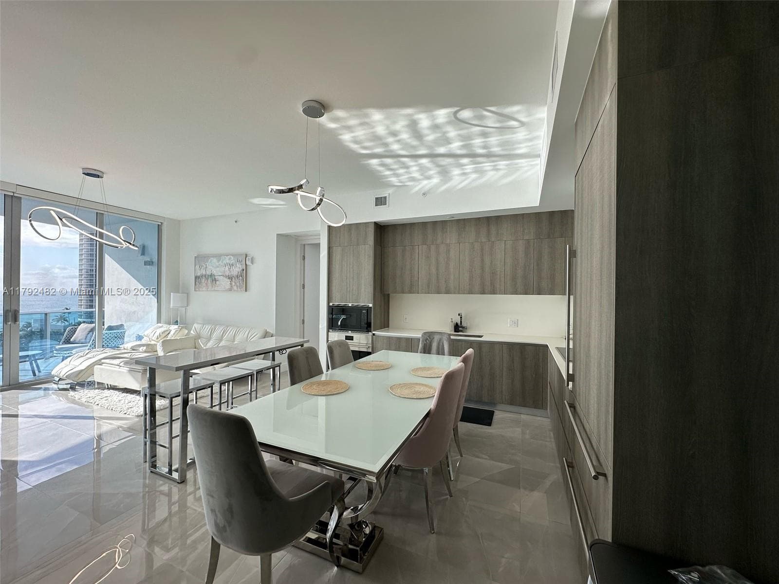 17550 Collins Ave 902 photo 3