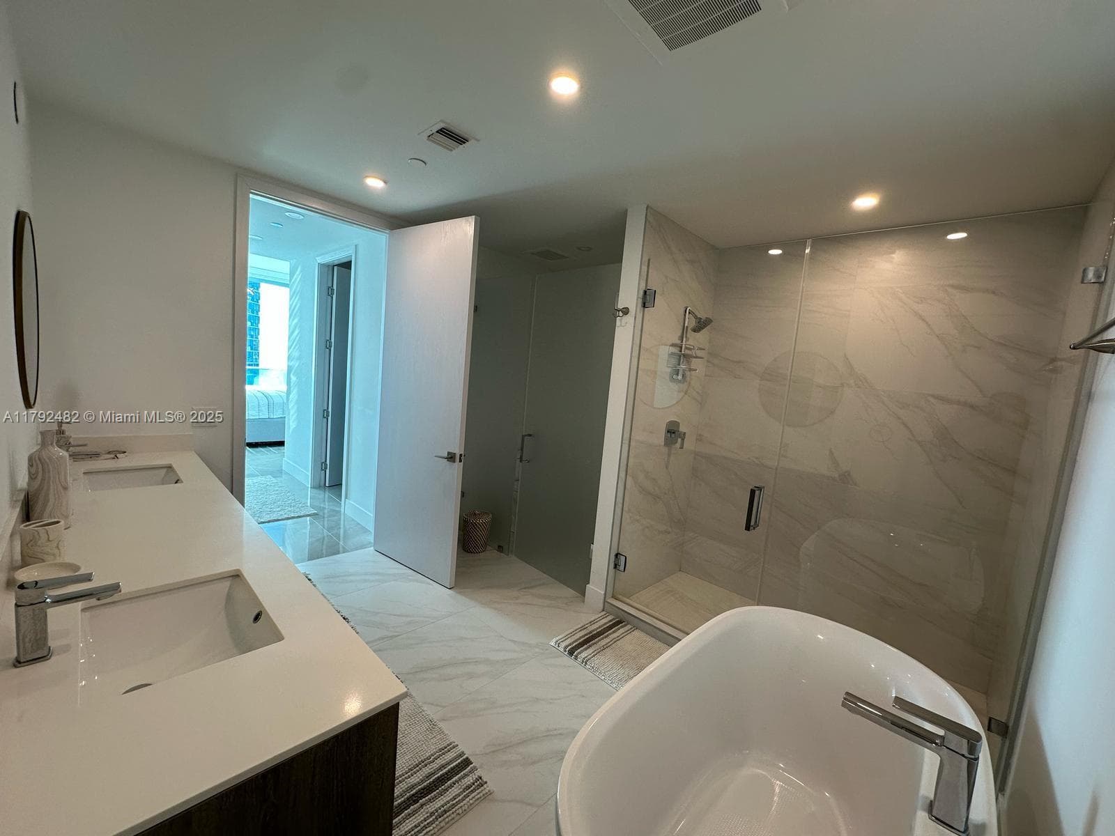 17550 Collins Ave 902 photo 14