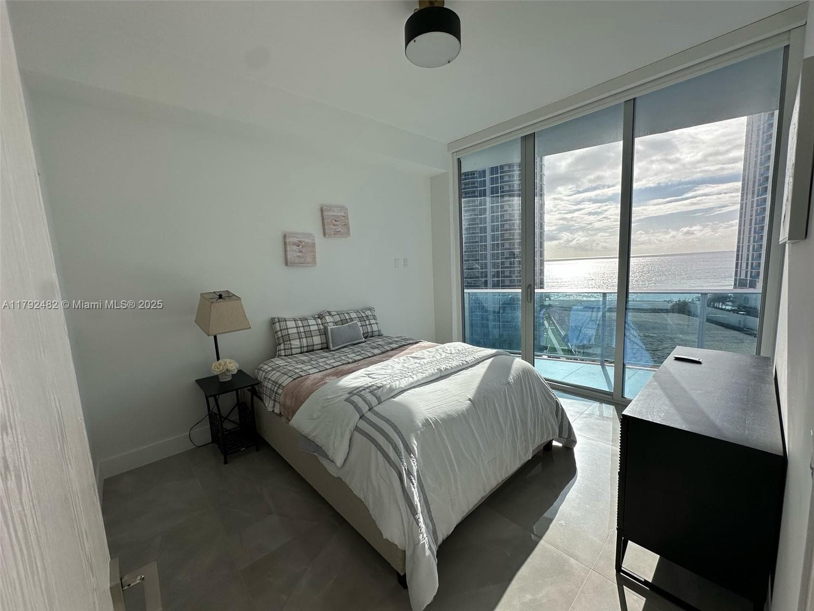 17550 Collins Ave 902 photo 18