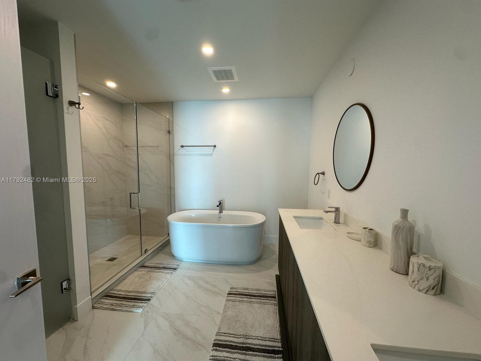 17550 Collins Ave 902 photo 15