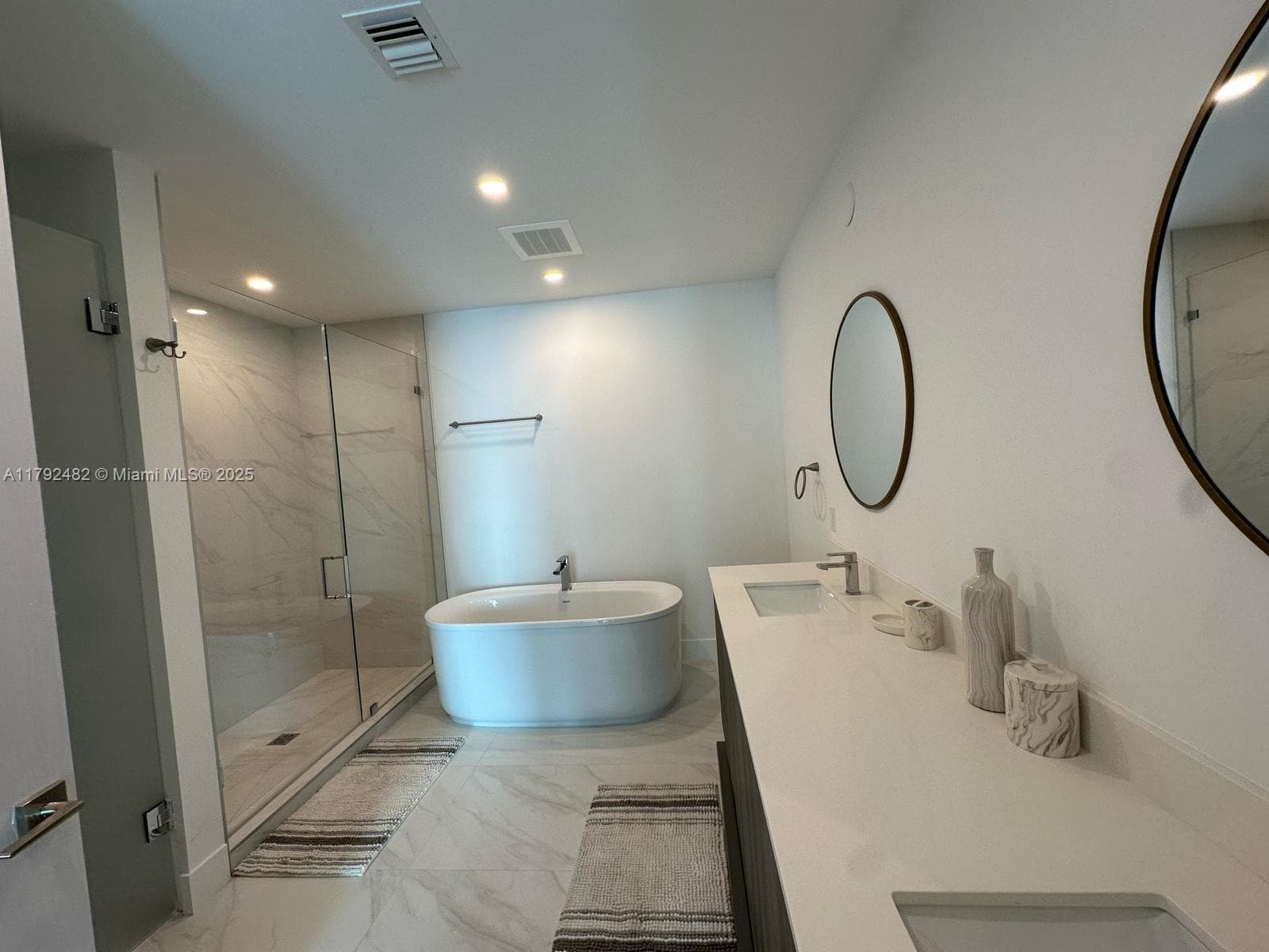 17550 Collins Ave 902 photo 11