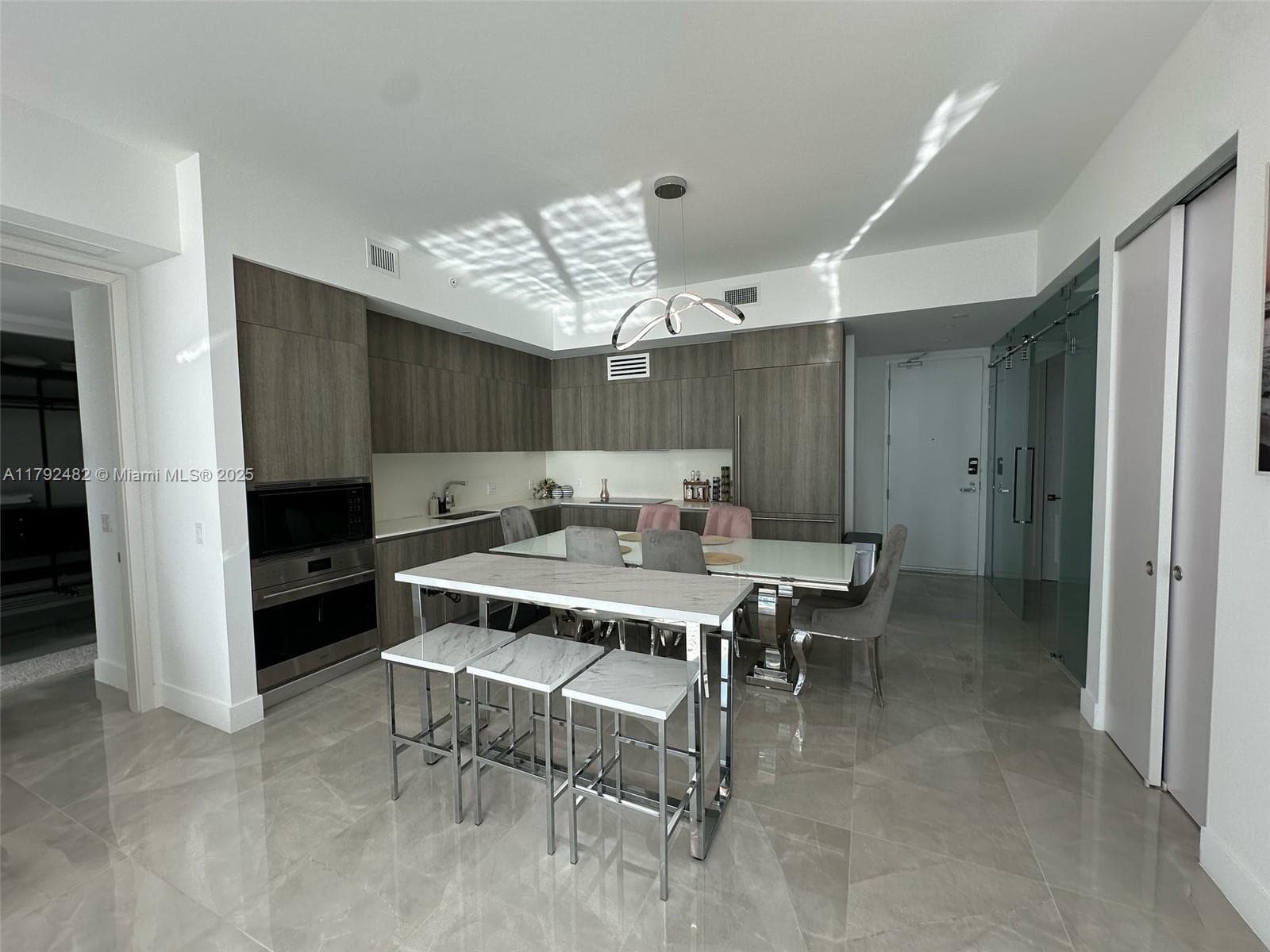 17550 Collins Ave 902 photo 4