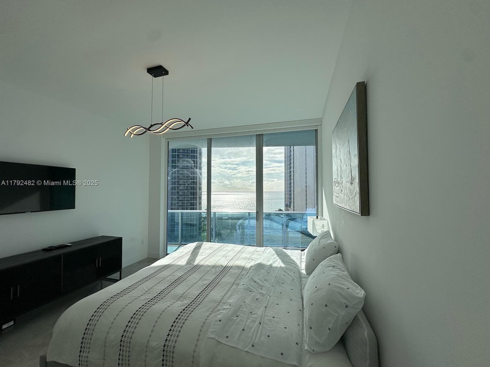 17550 Collins Ave 902 photo 8