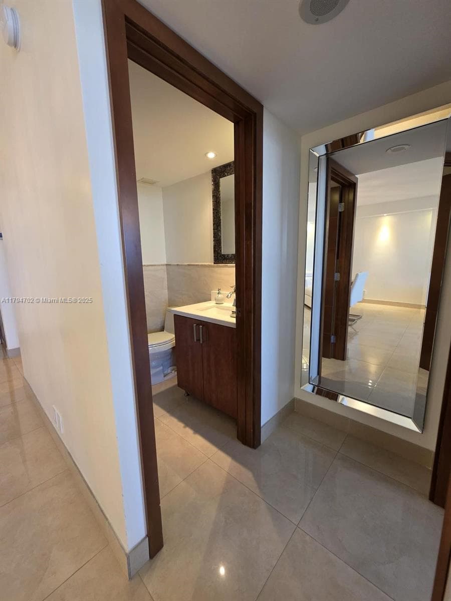 9225 Collins Ave 1409 photo 23
