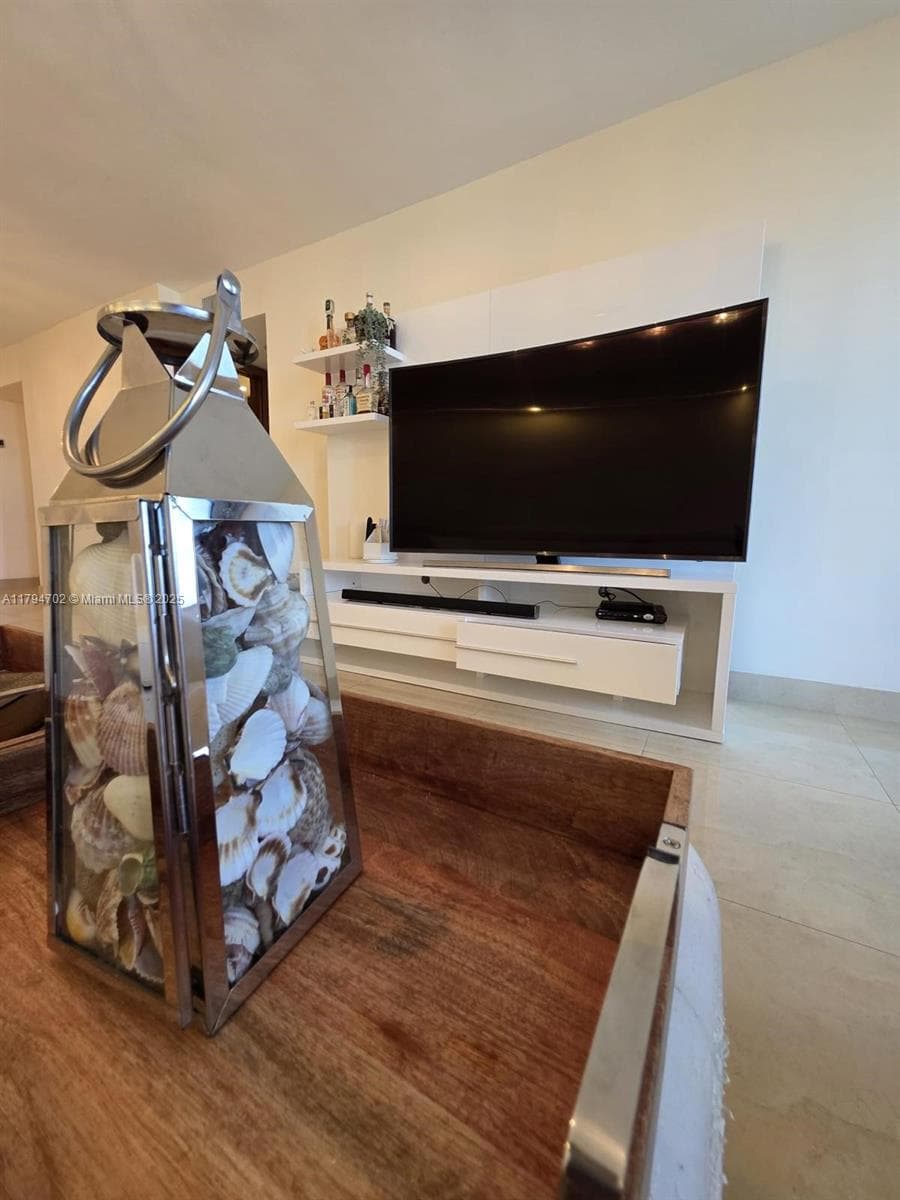 9225 Collins Ave 1409 photo 2