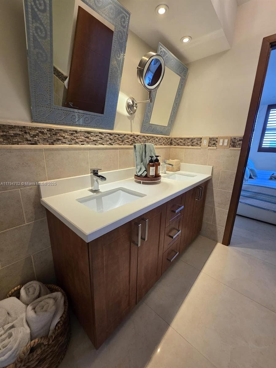 9225 Collins Ave 1409 photo 24