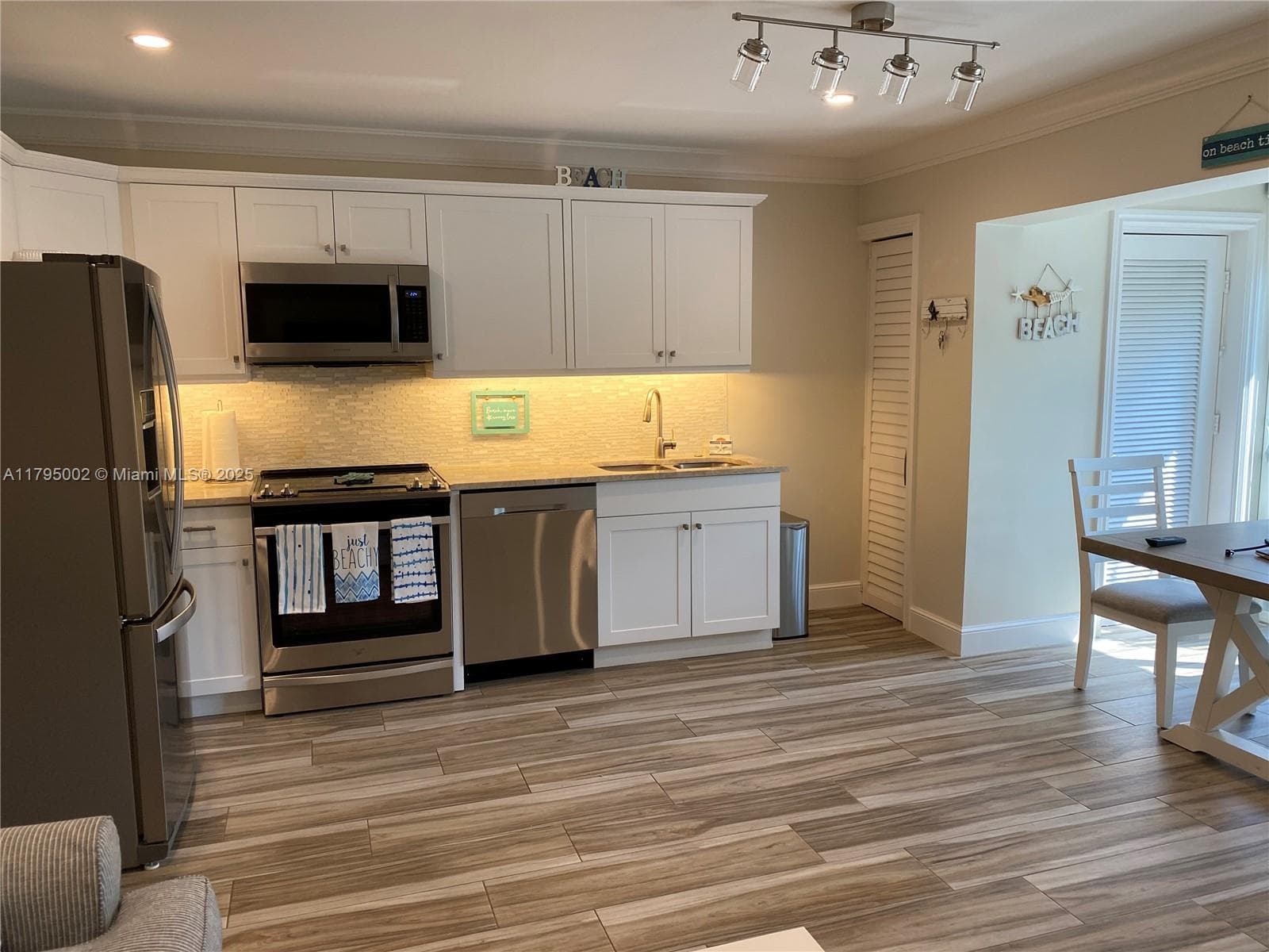 11000 S Ocean Dr 211 photo 3