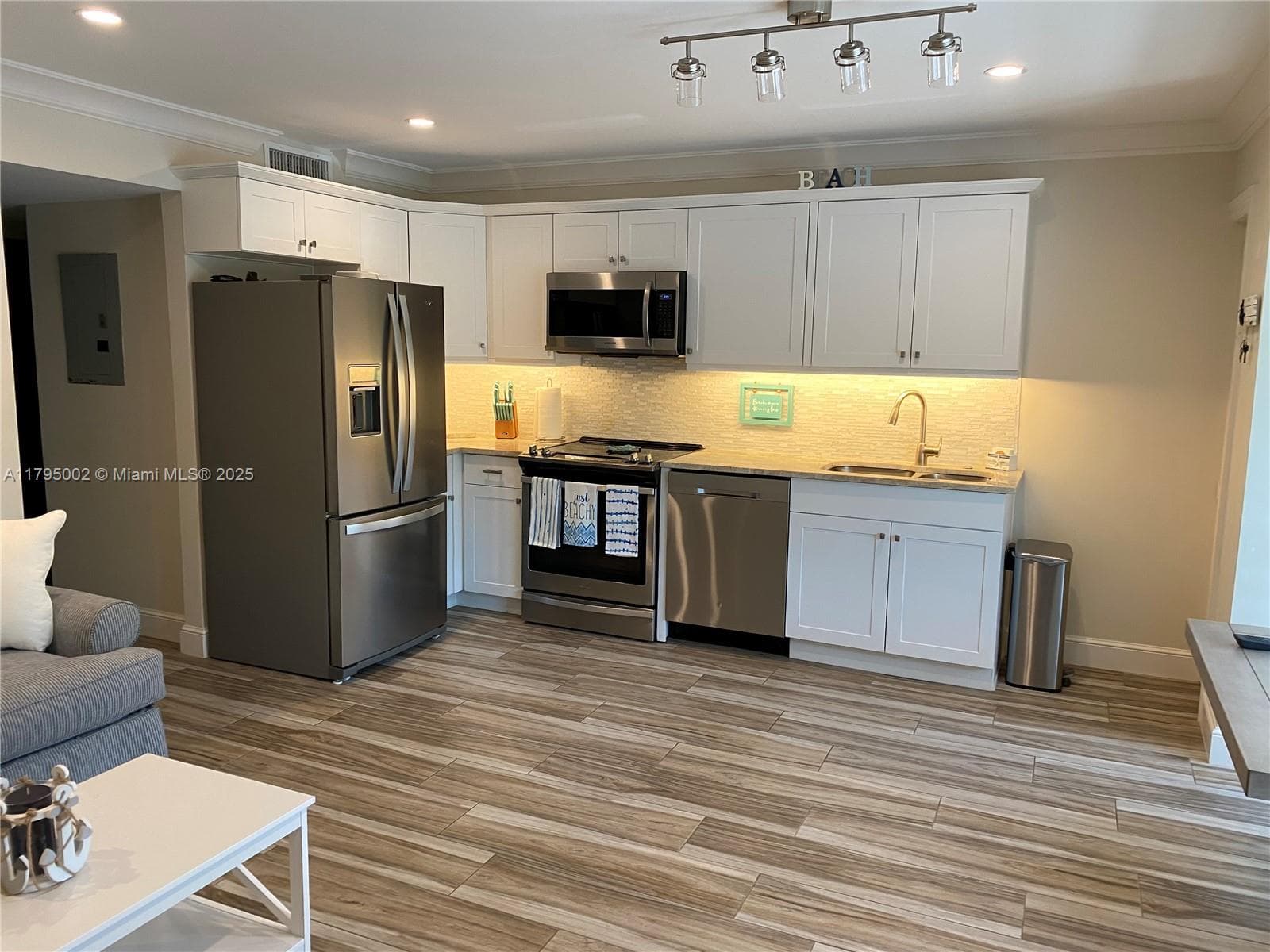 11000 S Ocean Dr 211 photo 4