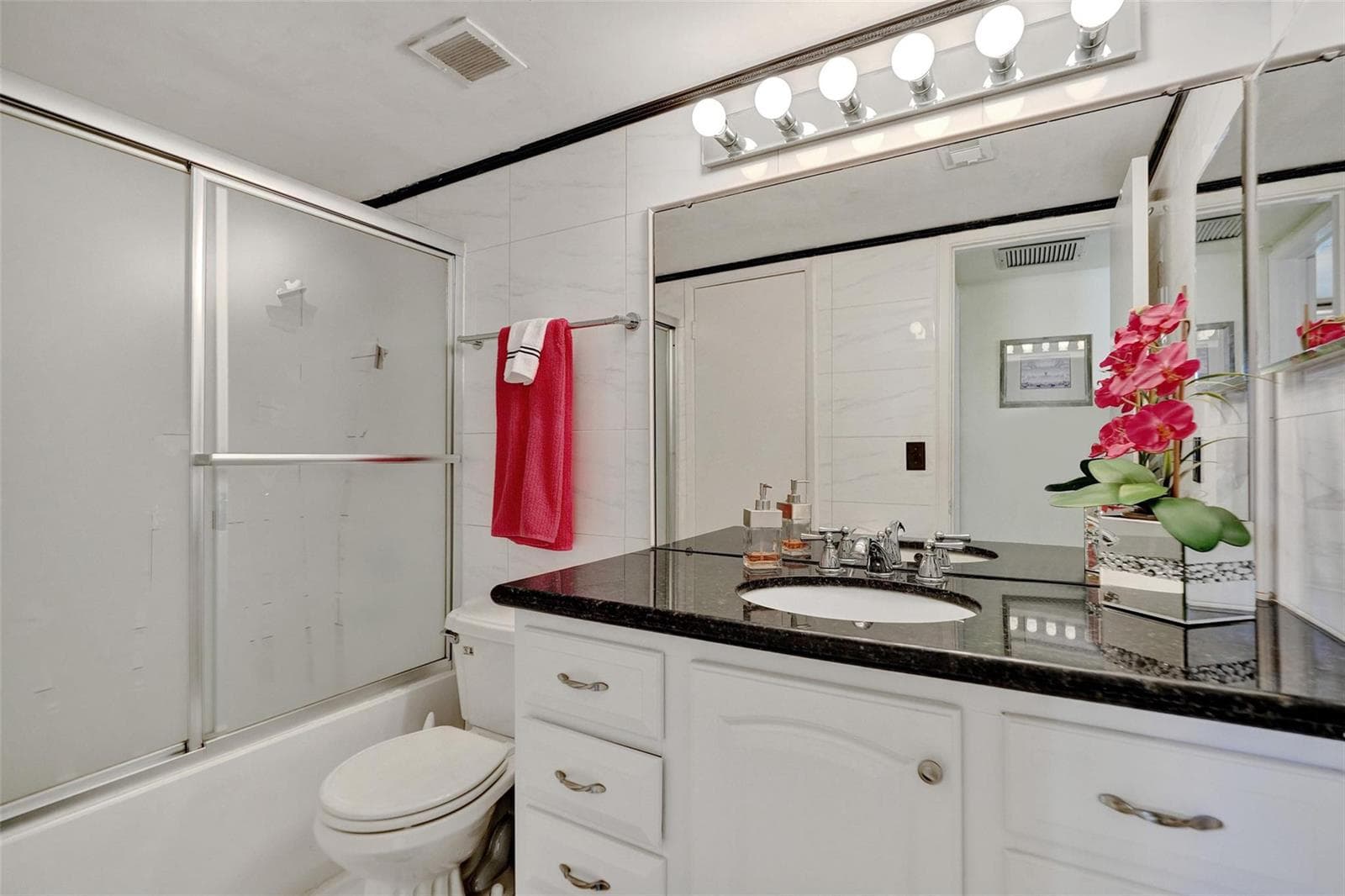 1051 Hillsboro Mile 307e photo 17