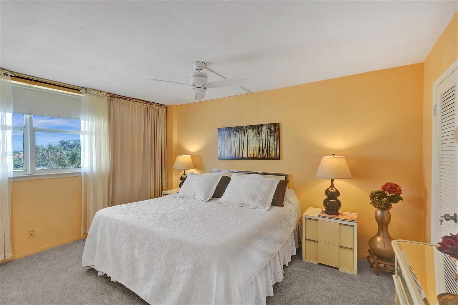 1051 Hillsboro Mile 307e photo 16