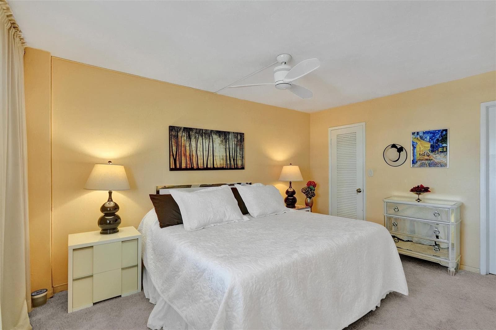 1051 Hillsboro Mile 307e photo 14