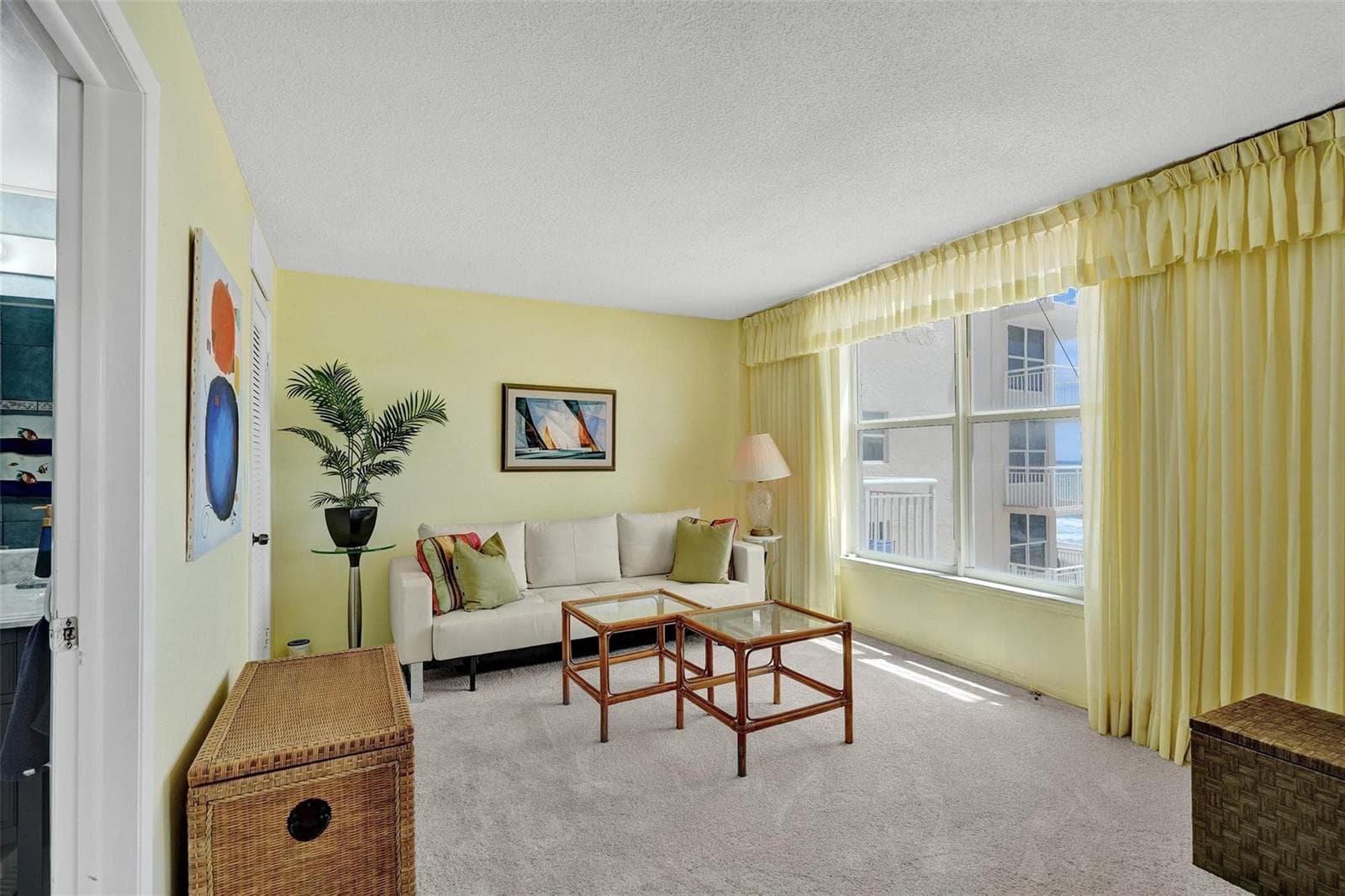 1051 Hillsboro Mile 307e photo 18