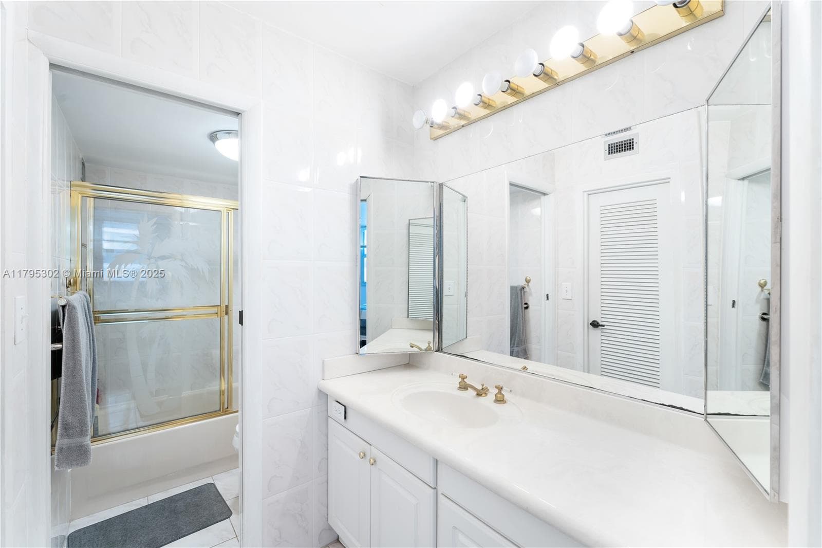 9511 Collins Ave 301 photo 9