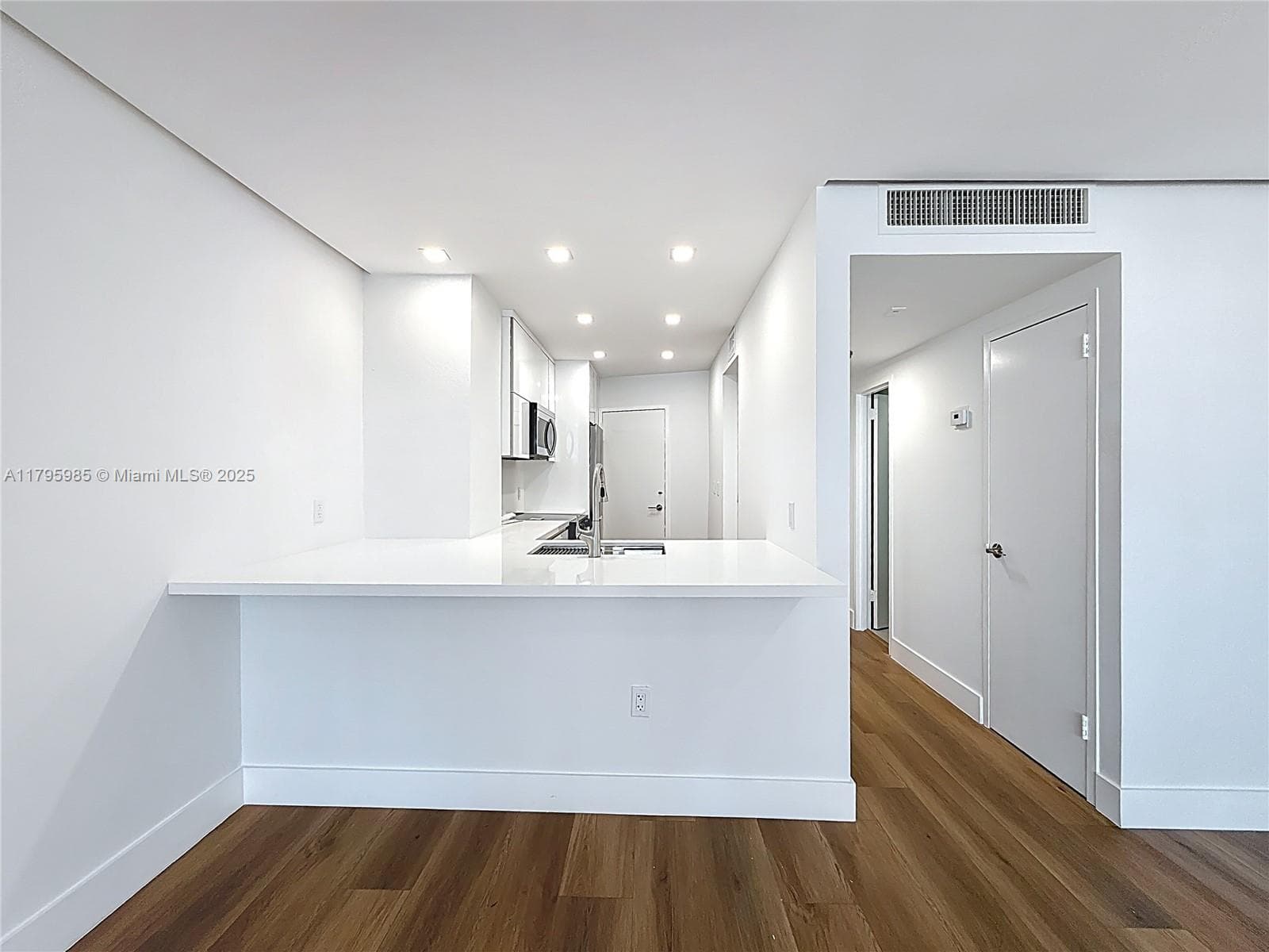 2899 Collins Ave 1218 photo 13