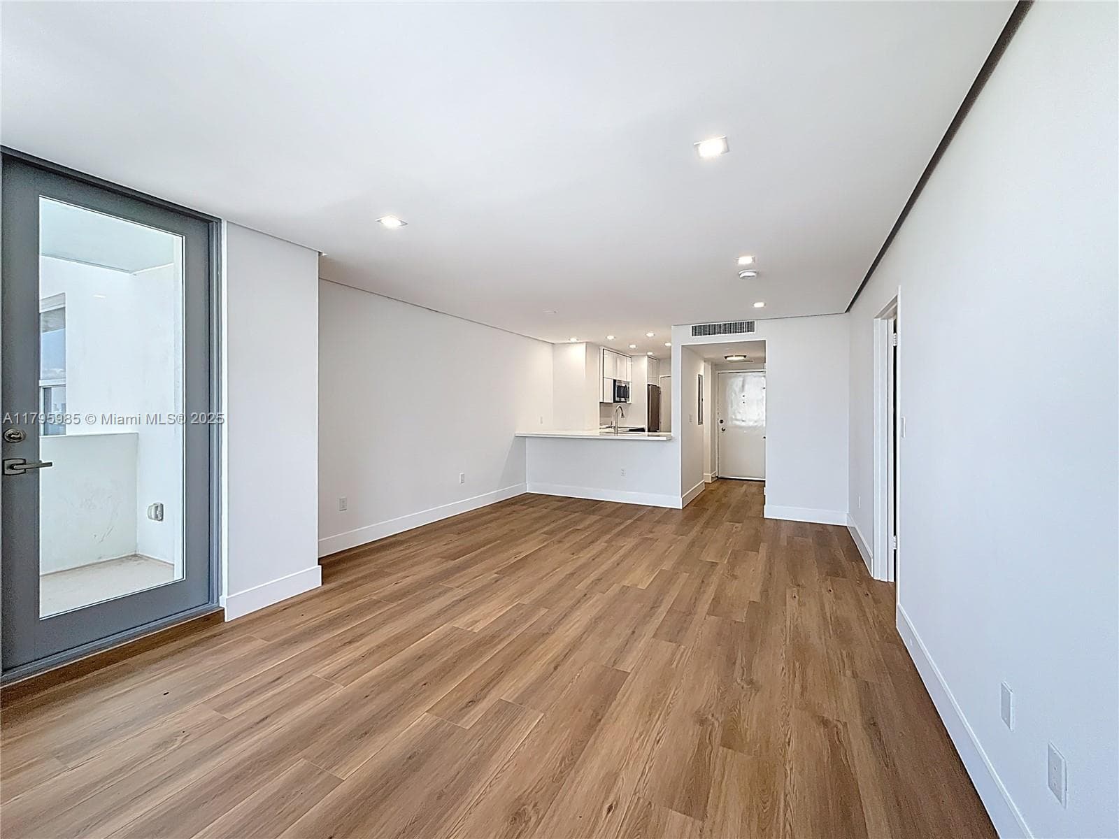 2899 Collins Ave 1218 photo 17