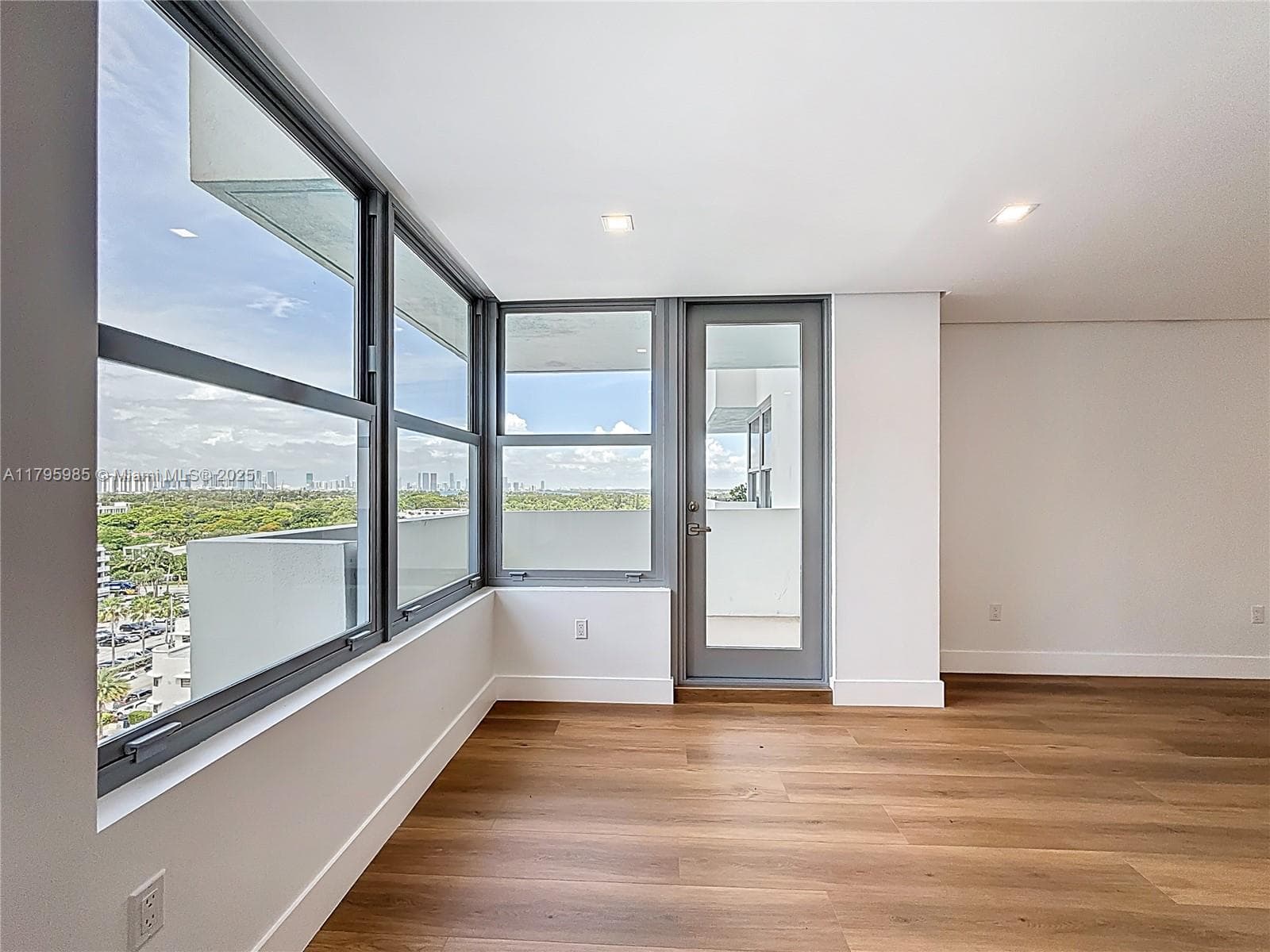 2899 Collins Ave 1218 photo 16