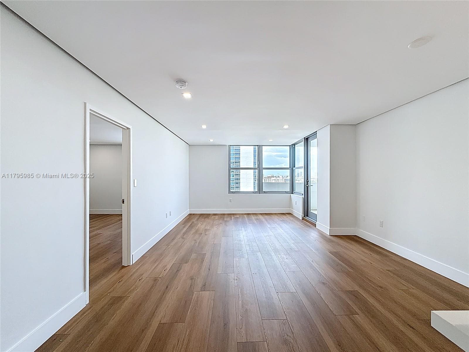 2899 Collins Ave 1218 photo 12