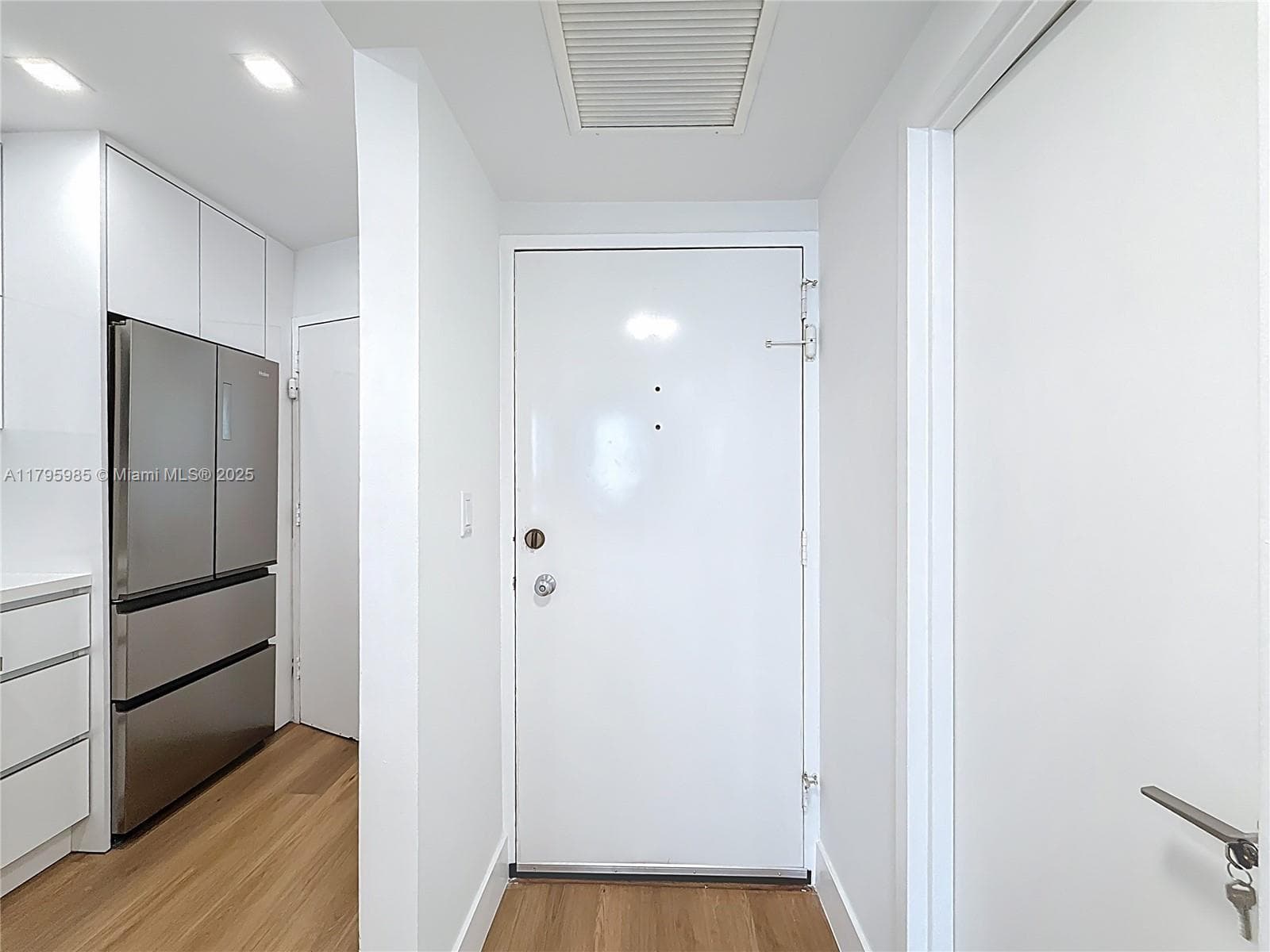 2899 Collins Ave 1218 photo 7