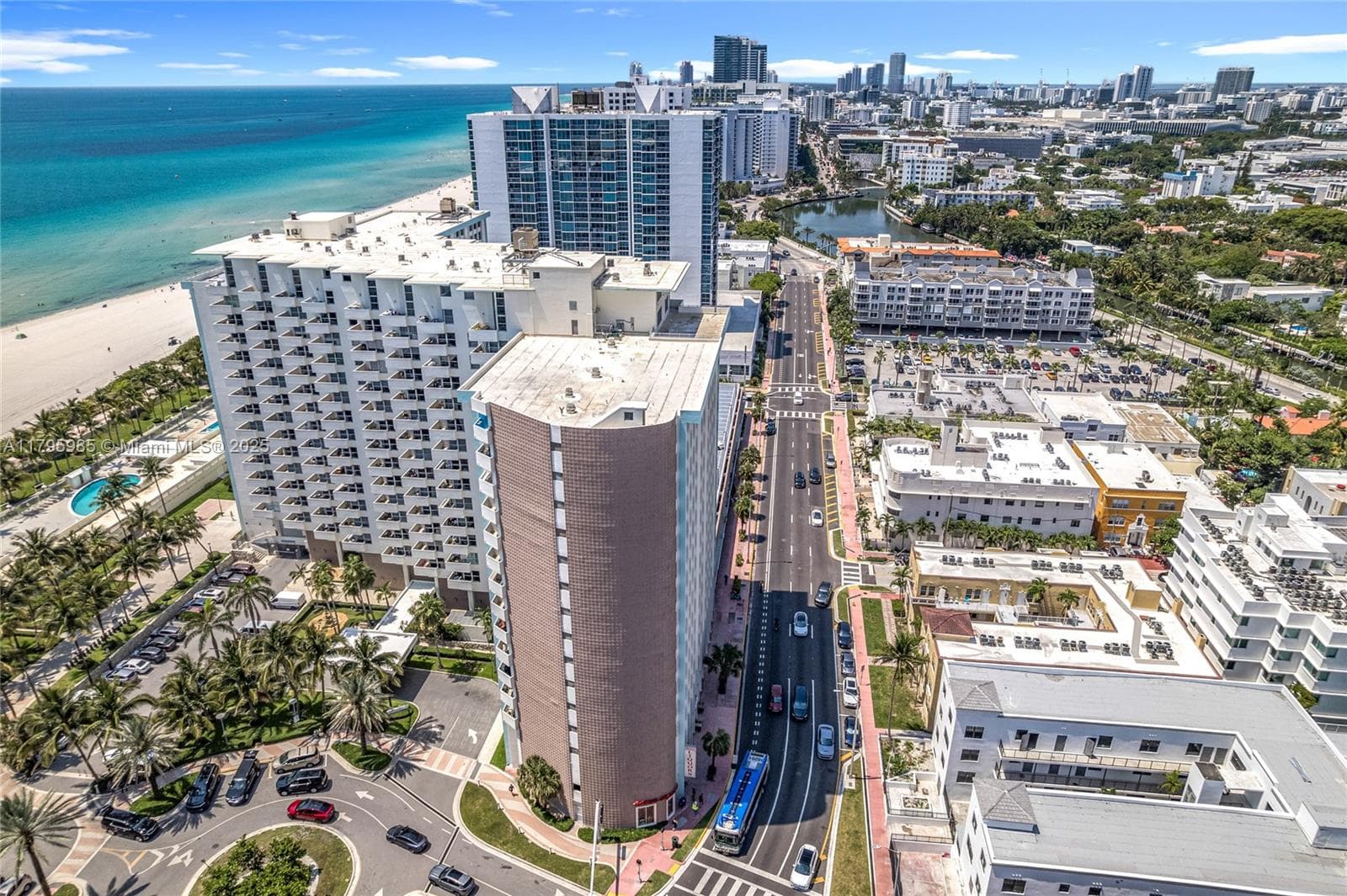 2899 Collins Ave 1218 photo 3