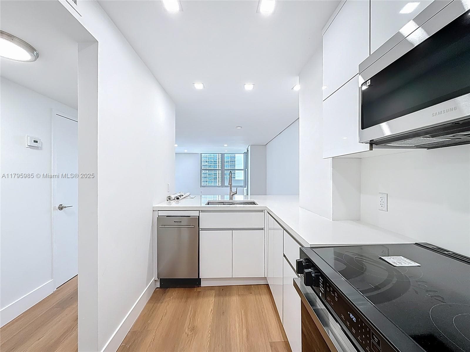 2899 Collins Ave 1218 photo 9