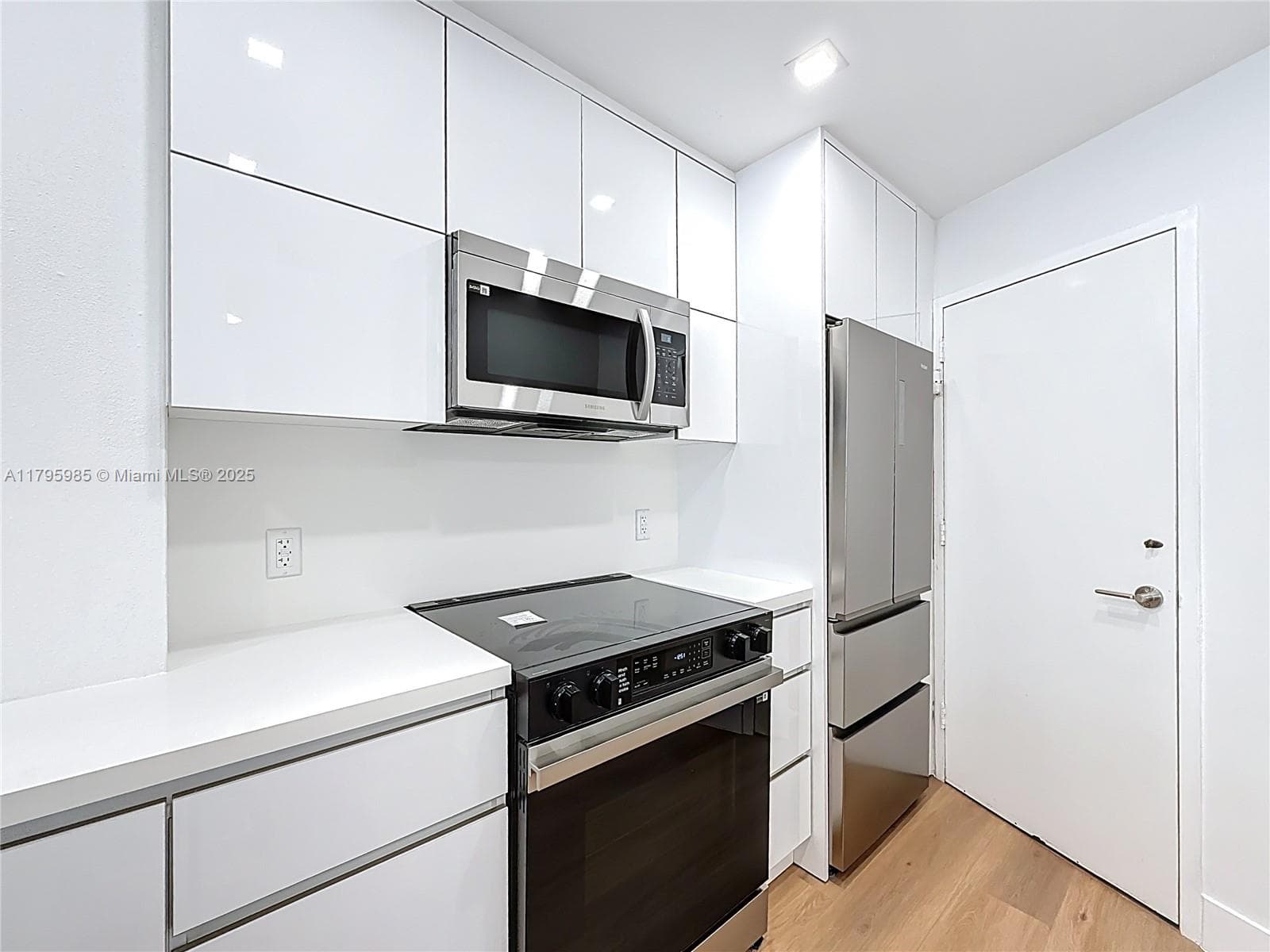 2899 Collins Ave 1218 photo 10
