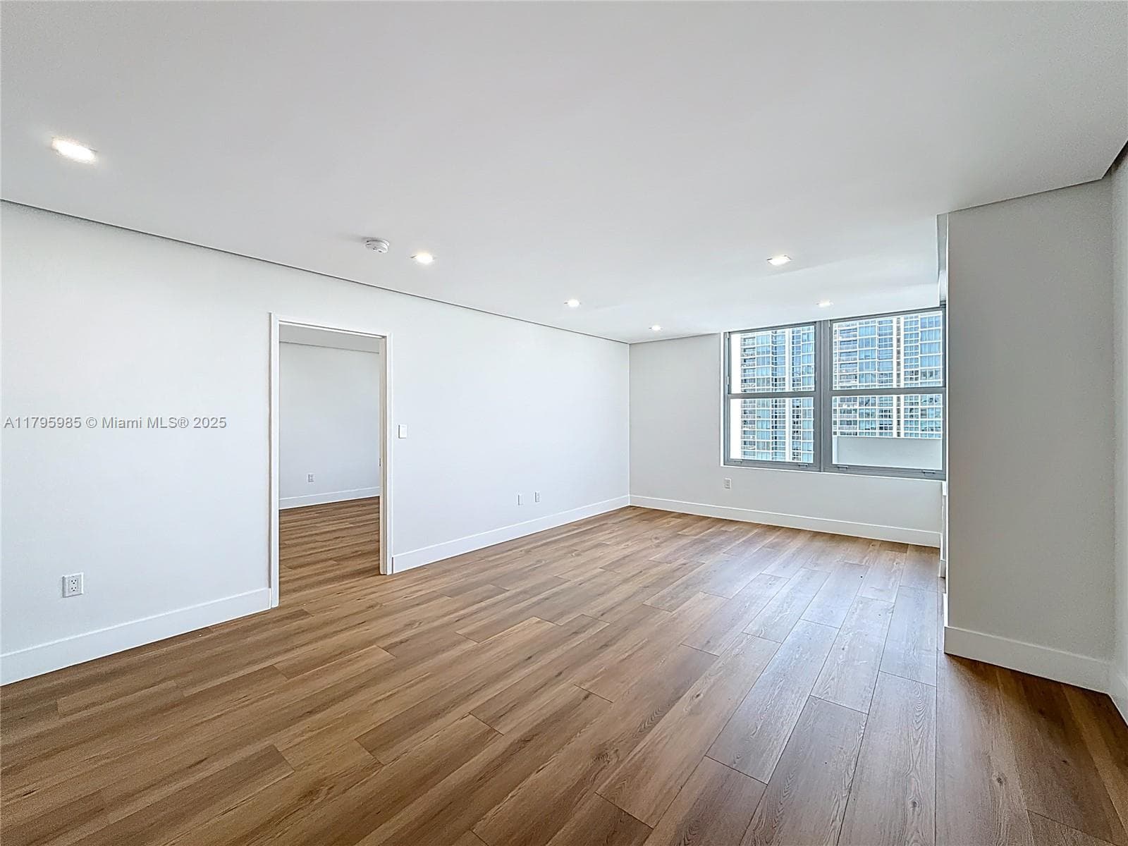 2899 Collins Ave 1218 photo 14
