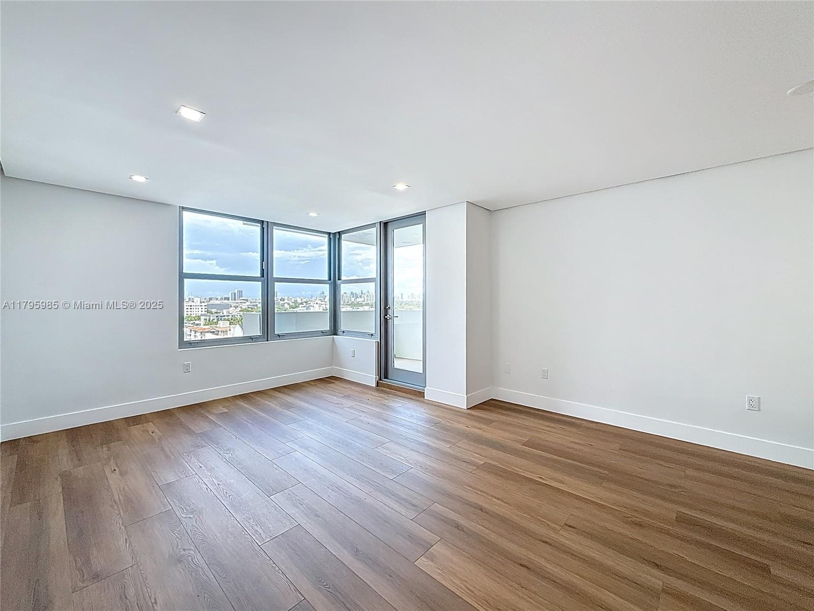2899 Collins Ave 1218 photo 15