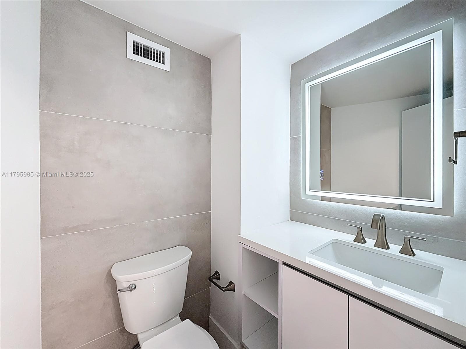 2899 Collins Ave 1218 photo 19